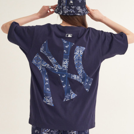 Áo phông MLB Paisley Megalogo Short Sleeve T-shirt New York Yankees 3ATS53023-50NYD